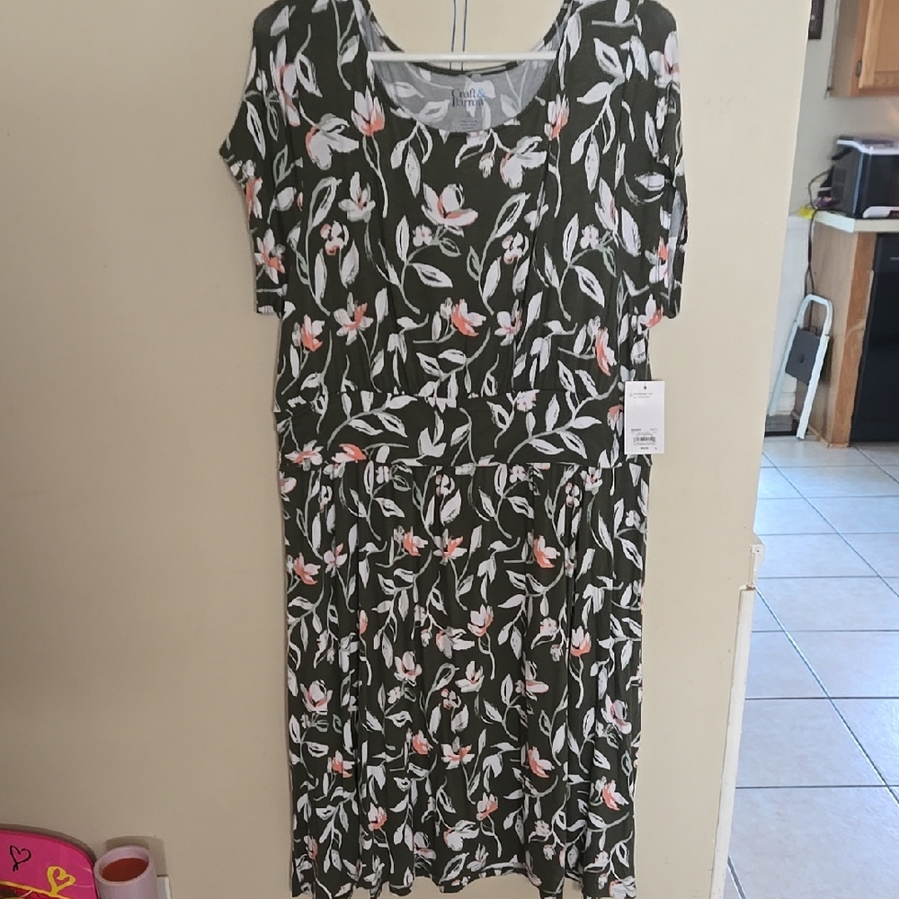 NWT Croft & Barrow 💚 Midi A-line Dress with Short Sleeves and Floral Print